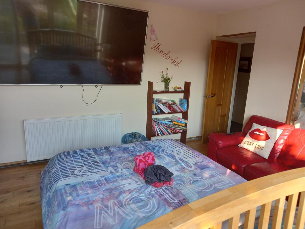 Appartamento No 9 Manor Way Carmarthen Esterno foto